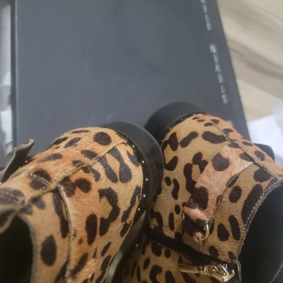 Pre-loved Steve Madden Chavi-L Leopard ankle boots sz 10 - Picture 2 of 10